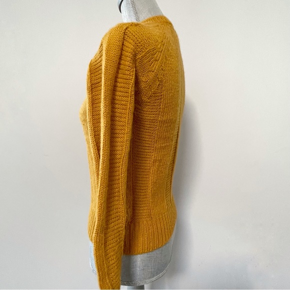 Vintage mustard embroidered flower sweater with keyhole front closure - Picture 3 of 5